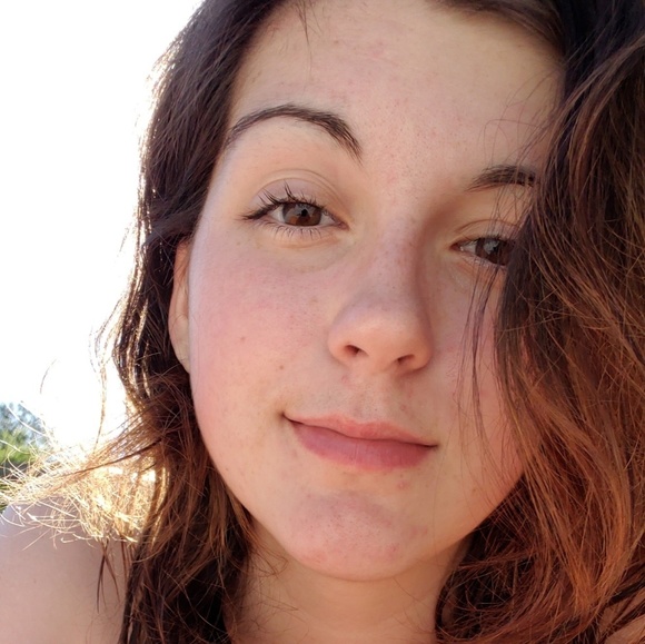 Meet your Posher, Alisha - Picture 2 of 9